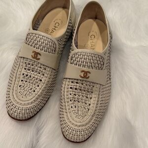 CHANEL Cream Woven Leather Slip-On Loafers with Gold CC Emblem

NO RETURNS
